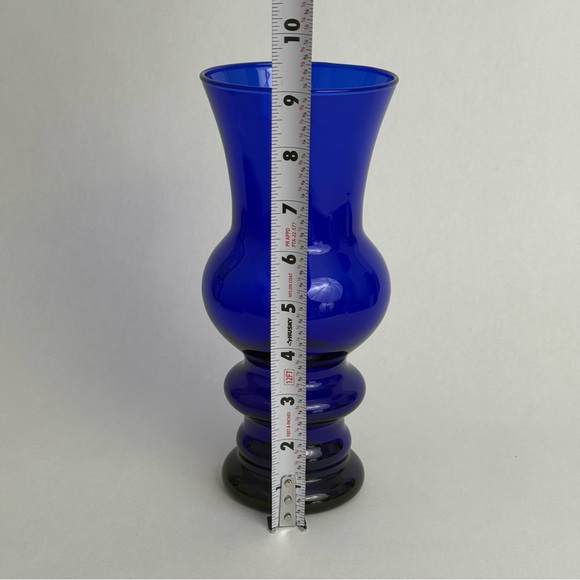 Mid Century Modern Minimalist Cobalt Blue Curvy Tubular 9” Glass Vase Modern Art - Picture 6 of 8